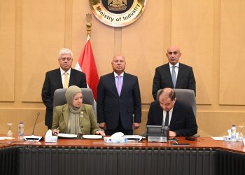 وزيرا النقل والتعليم  يشهدون توقيع بروتوكول تعاون بين مصلحة الكفاية الإنتاجية وصندوق تطوير التعليم