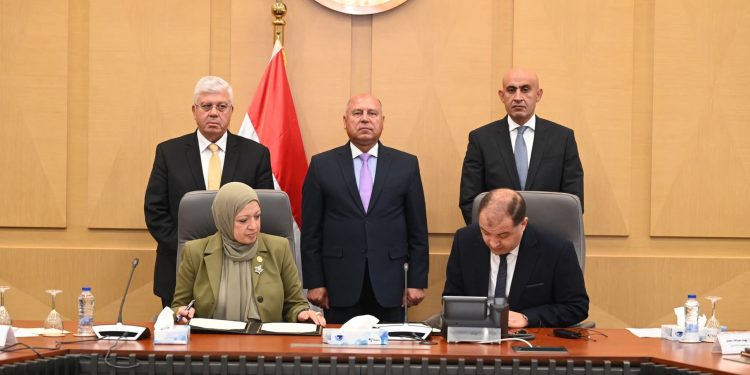 وزيرا النقل والتعليم  يشهدون توقيع بروتوكول تعاون بين مصلحة الكفاية الإنتاجية وصندوق تطوير التعليم