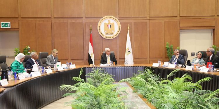 وزير التعليم العالي يترأس اجتماع مجلس المراكز والمعاهد والهيئات البحثية