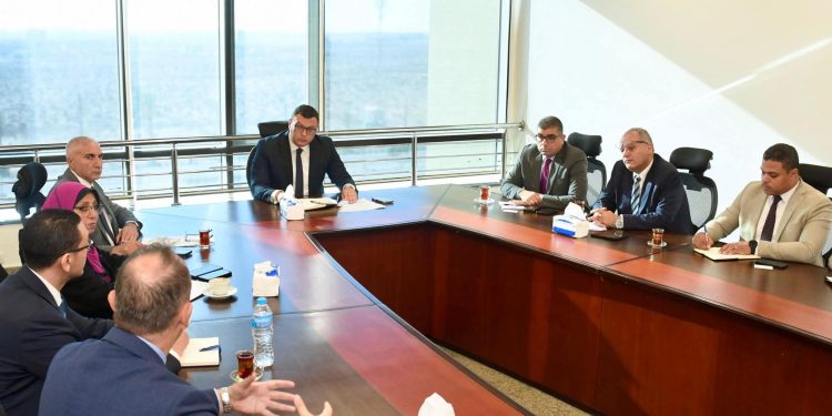 وزير الإسكان يلتقي المدير الإقليمي لمجموعة معارض ومؤتمرات “سيتي سكيب” لبحث