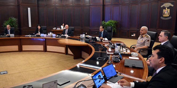 رئيس الوزراء يترأس الاجتماع الأسبوعي للحكومة بالعلمين الجديدة