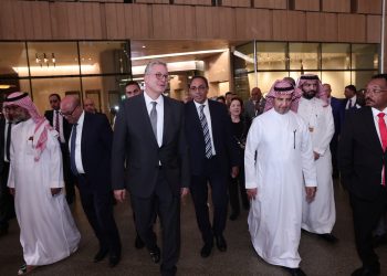 وزير البترول والثروة المعدنية يقود جولة لكبار الضيوف في المتحف المصري الكبير