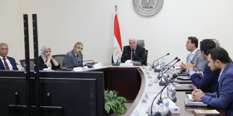 وزير التعليم العالي يعقد اجتماعًا مع ممثلي مؤسسة كلاريفيت لتعزيز التعاون المشترك