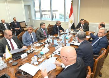 وزير الإسكان يعقد اجتماعا لمتابعة موقف المشروعات الجاري تنفيذها ضمن المبادرة الرئاسية “حياة كريمة”