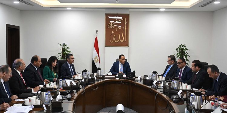 رئيس الوزراء يتابع جهود تطوير قطاع صناعة السكر في مصر وتعزيز الإنتاج المحلي