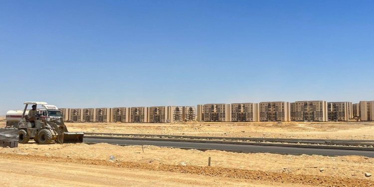 وزير الإسكان: دفع العمل بمشروعات البنية الأساسية وتطوير المرافق بمدينة السويس الجديدة