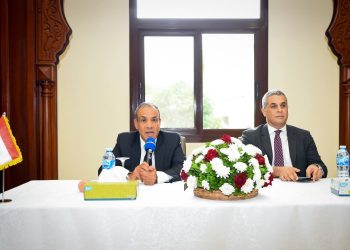 وزير الخارجية والهجرة يلتقي بأعضاء الجالية المصرية في نيجيريا