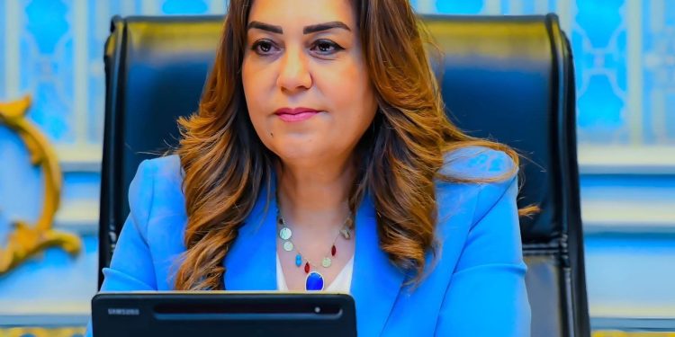 وزيرة التنمية المحلية تتلقى تقريرًا حول مستجدات إنشاء أول حضانة متكاملة لتجميع السيارات بمحافظة القليوبية
