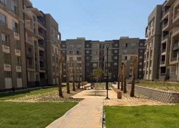 وزير الإسكان يتابع سير العمل بعددٍ من المشروعات الجاري تنفيذها واستعدادات تسليم وحدات جنة 4 بالشيخ زايد