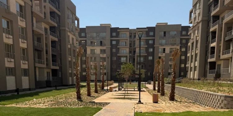 وزير الإسكان يتابع سير العمل بعددٍ من المشروعات الجاري تنفيذها واستعدادات تسليم وحدات جنة 4 بالشيخ زايد