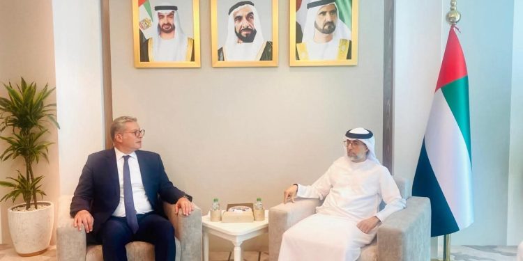 وزير البترول يعقد اجتماعًا مع وزير الطاقة والبنية التحتية الإماراتي بإمارة أبوظبي