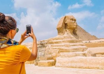 وزير السياحة والآثار يصدر قراراً وزارياً بزيادة أجر المرشد السياحي في مصر