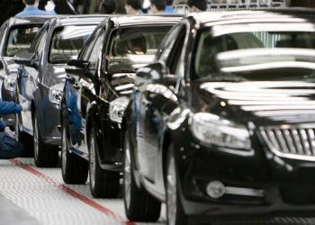 تراجع إيرادات وأرباح جنرال موتورز لأول مرة منذ أواخر 2023