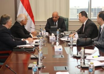 وزير الكهرباء يلتقي رئيس مجموعة “كوبولوزيس اليونانية “لبحث مستجدات تنفيذ مشروع الربط الكهربائي بين مصر واليونان
