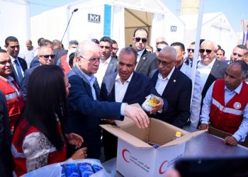 وزير الخارجية ورئيس الوزراء الفلسطيني يزوران مركز الإمداد الغذائي “المطبخ الإنساني” بالشيخ زويد