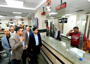 وزير الإسكان يتفقد المركز التكنولوجي لخدمة المواطنين بالعبور الجديدة ويتابع عدد من المشروعات