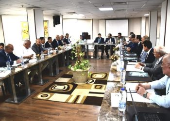وزير الشباب والرياضة يترأس اجتماعًا مع عددٍ من مسئولي الشؤون القانونية بالأندية