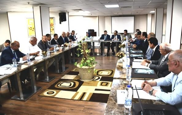 وزير الشباب والرياضة يترأس اجتماعًا مع عددٍ من مسئولي الشؤون القانونية بالأندية