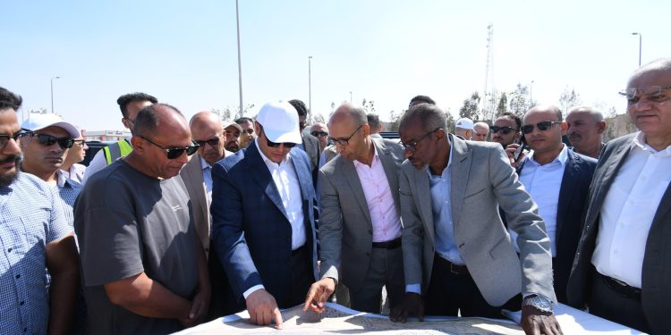 وزير الإسكان يتفقد محور التسعين الشمالي بالقاهرة الجديدة لمتابعة أعمال التطوير والبنية التحتية