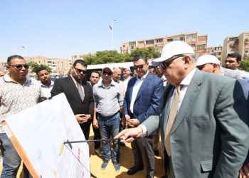 وزير الإسكان يتفقد مشروع السوق الحضارية بمدينة القاهرة الجديدة