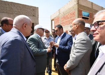 وزير الإسكان يتفقد مشروع السوق الحضارية بمدينة القاهرة الجديدة