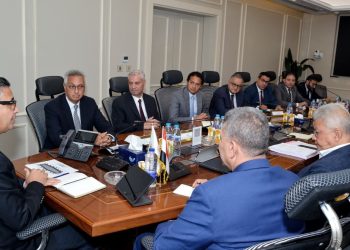 وزير التموين  يجتمع مع رئيس مجموعة سامكريت لمتابعة الموقف التنفيذي للمستودع الاستراتيجي بالسويس