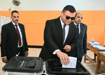 وزير الإسكان يدلي بصوته بانتخابات مجلس الشيوخ