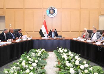 الوزير ” يبحث مع مصنّعي الحديد وشركات السيارات آليات توطين صناعة صاج السيارات