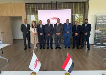 وزير الإسكان يصل مدينة برشلونة الإسبانية ويلتقي مسئولي شركتي (DUPONT) و(IETOS) لاستعراض أحدث التقنيات العالمية