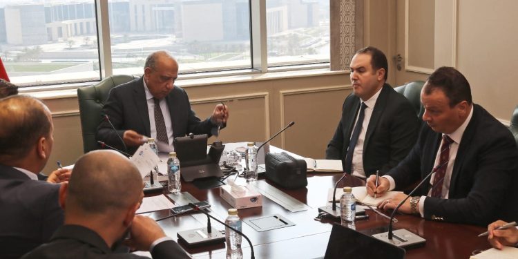 محمود عصمت: توجيهات رئاسية بتسريع وتيرة العمل نحو نقل التكنولوجيا وتوطين الصناعة