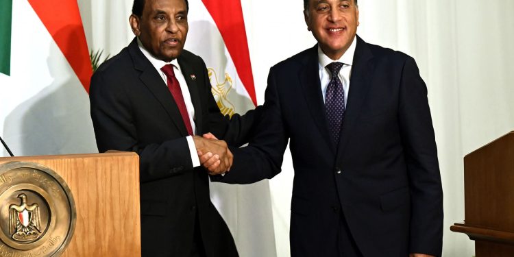 رئيس وزراء السودان: العهد مع مصر لن ينكسر.. والرؤية الثاقبة التي اتفقنا عليها سوف تكون رؤية كُلية لمصلحة بلدينا ولأجيال المستقبل