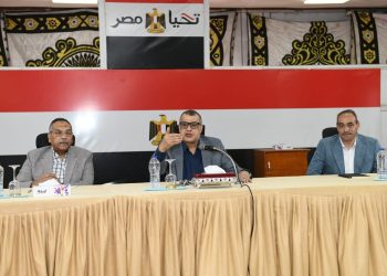 وزير الدولة للإنتاج الحربي يجتمع مع العاملين بشركة حلوان للمسبوكات (مصنع 9 الحربي)