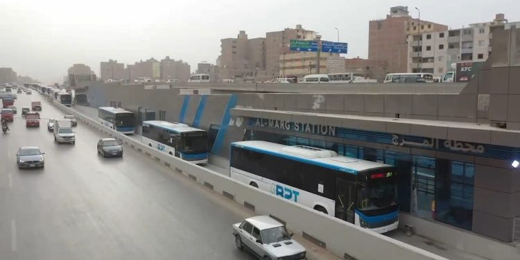 الوزير: الأتوبيس الترددي نقلة حضارية بمنظومة نقل ذكية ومستدامة وباشتراكات خاصة لطلاب المدارس والجامعات