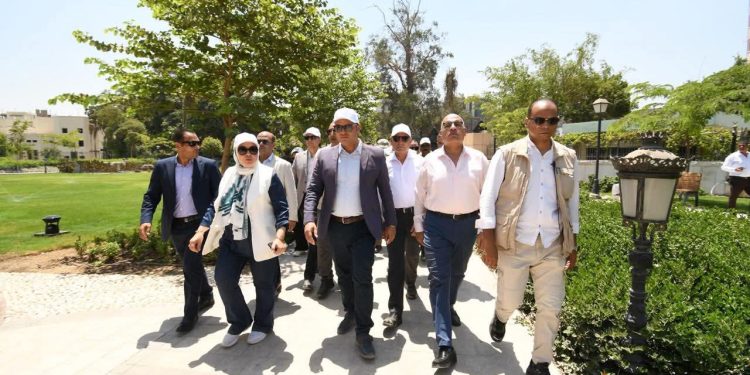 وزير الإسكان ومحافظ القاهرة يتفقدان مشروع إحياء حديقة الأزبكية ضمن مشروعات تطوير القاهرة الخديوية
