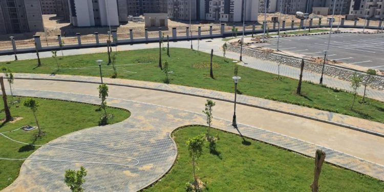 “الإسكان”: تسريع وتيرة تنفيذ مشروعات الخدمات بمدينة أكتوبر الجديدة