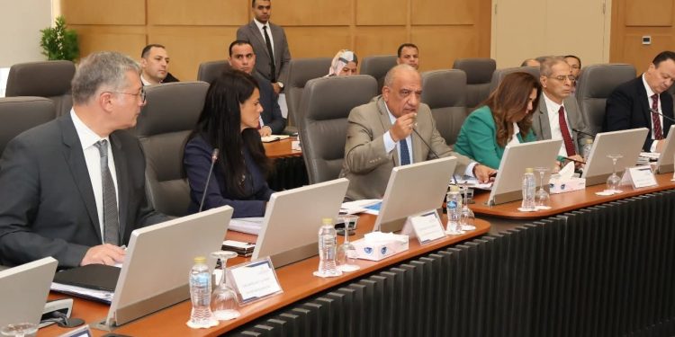المجلس الأعلى للطاقة يناقش توفير الطاقة اللازمة ورفع القدرة لعدد 14 مشروعًا صناعيًا وخطوط إنتاج جديدة