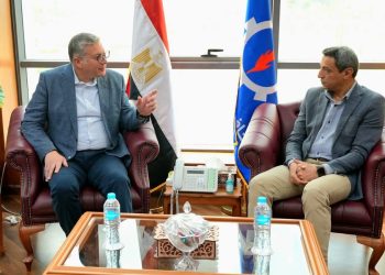 وزير البترول والثروة المعدنية يلتقي محافظ السويس في مستهل زيارته للمحافظة لبحث سبل التعاون المشترك
