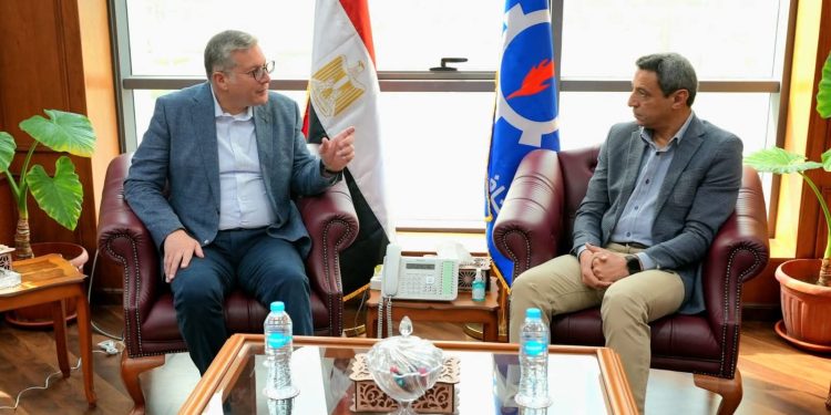 وزير البترول والثروة المعدنية يلتقي محافظ السويس في مستهل زيارته للمحافظة لبحث سبل التعاون المشترك