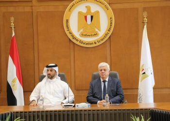 وزير التعليم العالي يبحث سبل التعاون مع نائب حاكم الشارقة ورئيس جامعة الشارقة