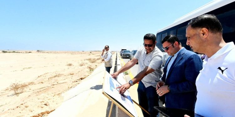 وزير الإسكان يتفقد مشروعات المرحلة العاجلة للأراضي البديلة بمنطقة “شمس الحكمة” ويتابع مخطط تنمية منطقة غرب رأس الحكمة