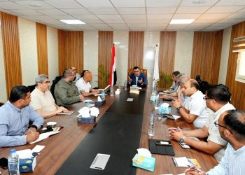 وزير الإسكان يستهل جولته اليوم بعقد اجتماع لمتابعة موقف تنفيذ المشروعات التنموية بالساحل الشمالي الغربي