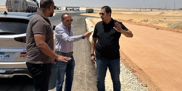 وزير الإسكان: رئيس جهاز مدينة سفنكس الجديدة يتفقد مشروعات الطرق والمرافق