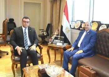 وزير الإسكان يستقبل محافظ بورسعيد لبحث ملفات العمل والتعاون المشترك
