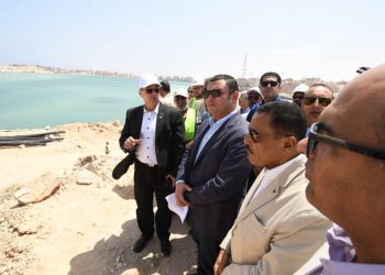 وزير الإسكان ومحافظ مطروح يتفقدان مشروع إحلال وتجديد كوبري روميل بالمحافظة