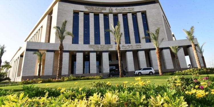 “الإسكان”: طرح محال تجارية وصيدليات ومخازن ومخبز للبيع بالمزاد العلني بـ4 مدن جديدة