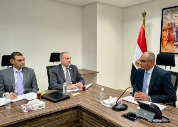 “إسماعيل” يؤكد دعم الصناعة المحلية وإعطاء أفضلية للمنتج المحلي بمشروعات مياه الشرب والصرف الصحي