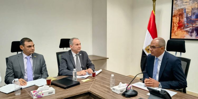 “إسماعيل” يؤكد دعم الصناعة المحلية وإعطاء أفضلية للمنتج المحلي بمشروعات مياه الشرب والصرف الصحي