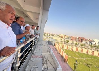 وزير الإسكان يتابع موقف المشروعات السكنية والمرافق والخدمات بمدينة قنا الجديدة