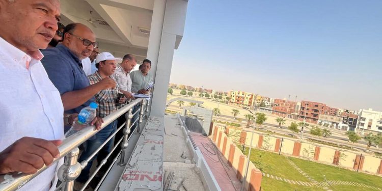 وزير الإسكان يتابع موقف المشروعات السكنية والمرافق والخدمات بمدينة قنا الجديدة