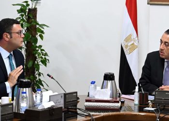 رئيس الوزراء يتابع مع وزير الإسكان موقف “سكن لكل المصريين” ومبادرة “بيتك في مصر” المقرر طرحها للمصريين بالخارج